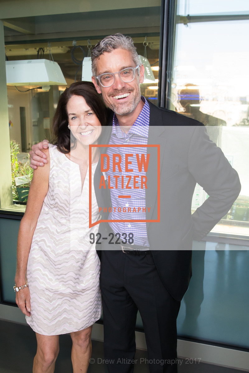 Robin Donohoe, Chris Flink, Party at the Piers Exploratorium Spring Gala: Phenomenal, Exploratorium. Pier 15, San Francisco CA 94111, May 17th, 2017, Photo #92-2238 Robin Donohoe, Chris Flink, Photo #92-2238