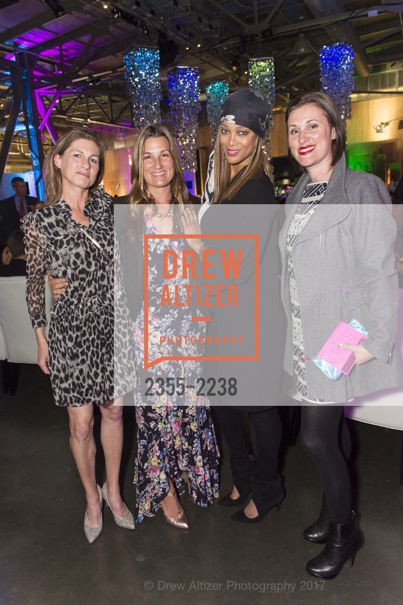 Phoebe White, Kat Hantas, Tyra Banks, Nicole Manuel, Party at the Piers Exploratorium Spring Gala: Phenomenal, Exploratorium. Pier 15, San Francisco CA 94111, May 17th, 2017, Photo #2355-2238 Phoebe White, Kat Hantas, Tyra Banks, Nicole Manuel, Photo #2355-2238