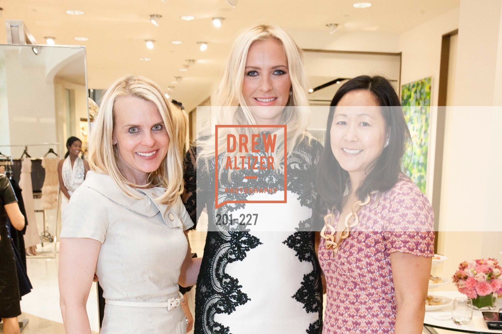 Jane Mudge, Keren Craig, Celeste Bobroff, Gucci & Vogue Dinner, Neiman Marcus. Neiman Marcus, May 7th, 2015, Photo #201-227 Jane Mudge, Keren Craig, Celeste Bobroff, Photo #201-227