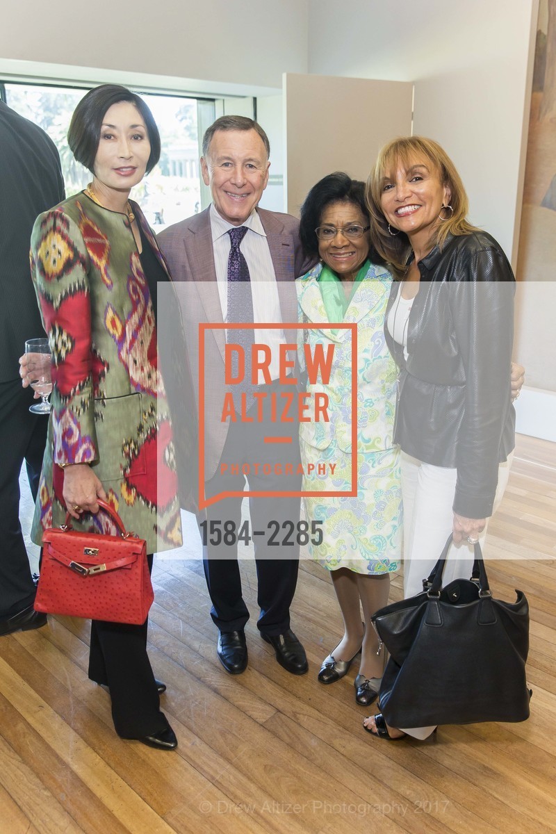 Yurie Pascarella, Carl Pascarella, Belva Davis, Pam Moore, 'Revelations' Reception Hosted by LINKS, de Young Museum, June 3rd, 2017, Photo #1584-2285 Yurie Pascarella, Carl Pascarella, Belva Davis, Pam Moore, Photo #1584-2285