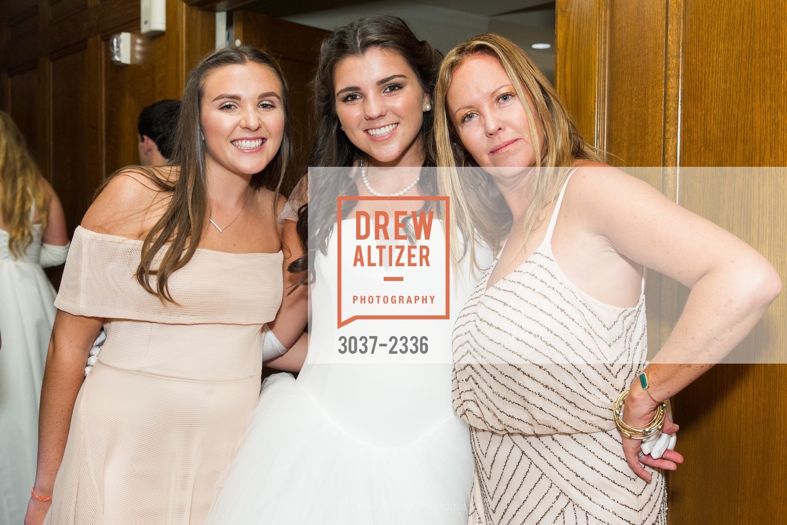Hannah Baylis, McKenzie Baylis, Jennifer McKenzie Glass, San Francisco Debutante Ball 2017, Westin St. Francis Hotel San Francisco, Photo #3037-2336 Hannah Baylis, McKenzie Baylis, Jennifer McKenzie Glass, Photo #3037-2336