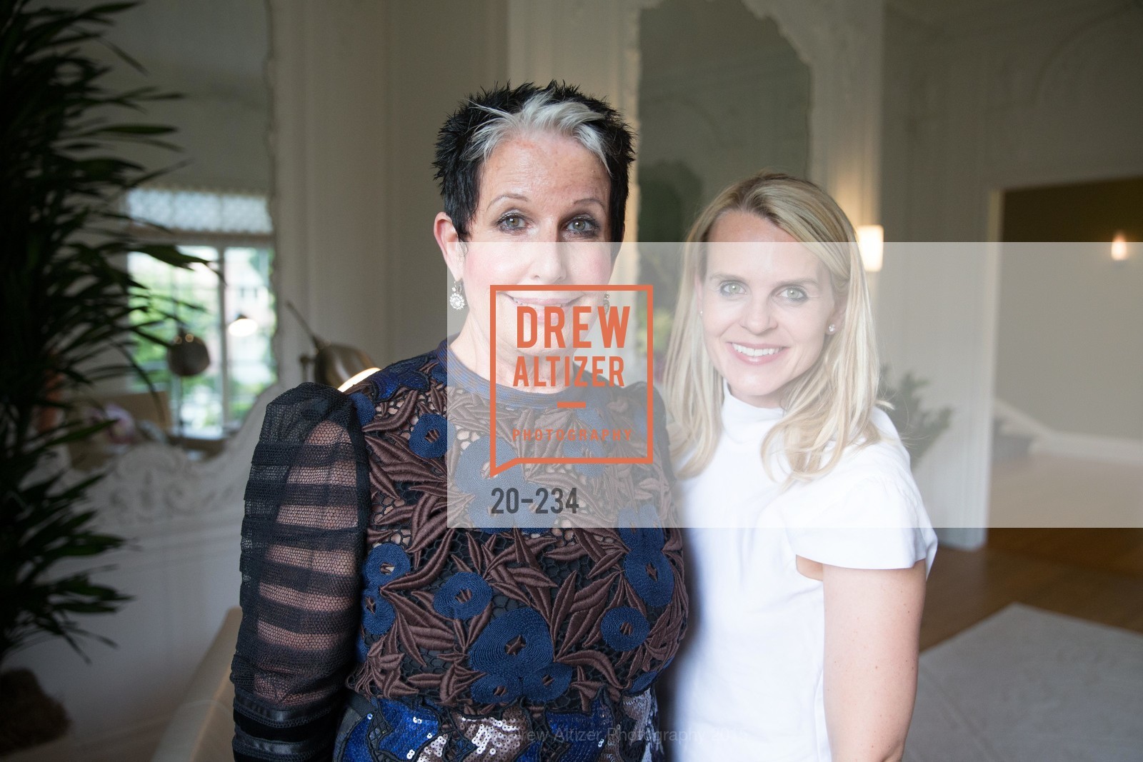 Karen Kubin, Jane Mudge, Gucci & Vogue Dinner, Private Residence. Private Residence, August 19th, 2015, Photo #20-234 Karen Kubin, Jane Mudge, Photo #20-234