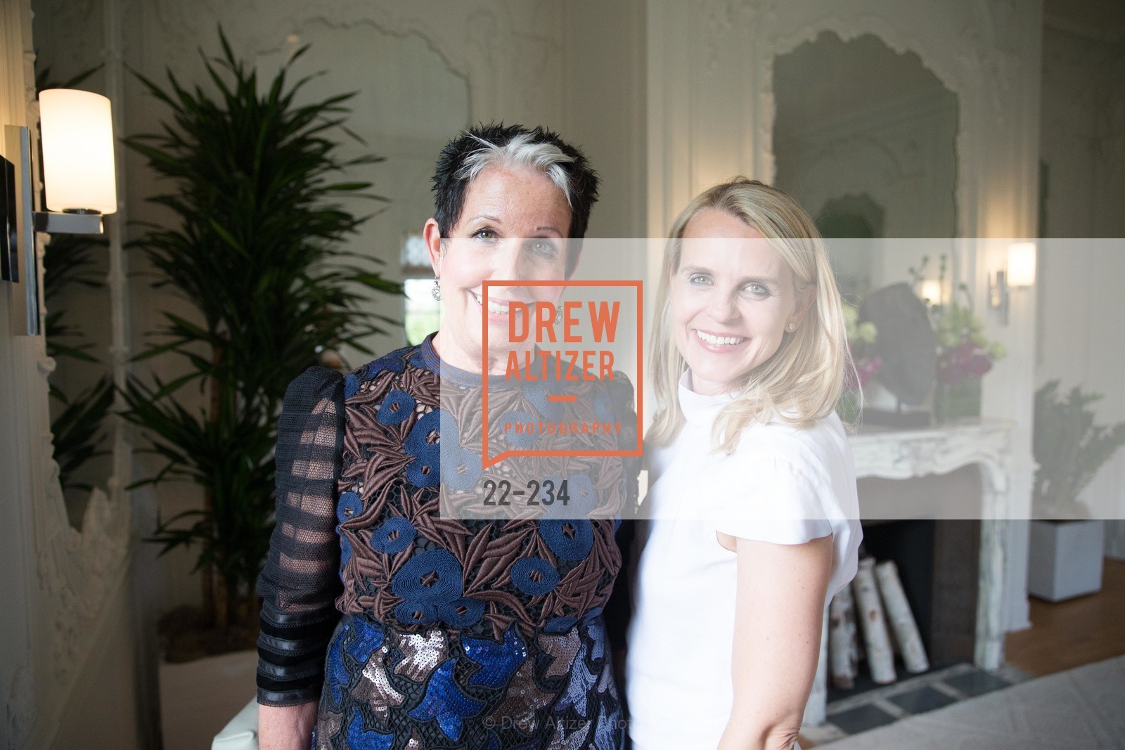 Karen Kubin, Jane Mudge, Gucci & Vogue Dinner, Private Residence. Private Residence, August 19th, 2015, Photo #22-234 Karen Kubin, Jane Mudge, Photo #22-234