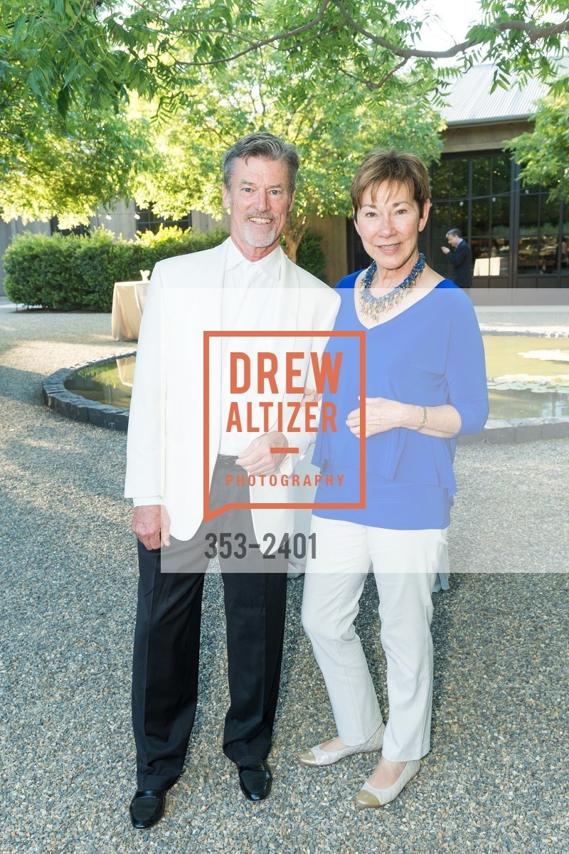 Eric Murray, Eileen Crane, Festival Napa Valley 2017 Founders Dinner at Promontory, Promontory. 1601 Oakville Grade, July 13th, 2017, Photo #353-2401 Eric Murray, Eileen Crane, Photo #353-2401