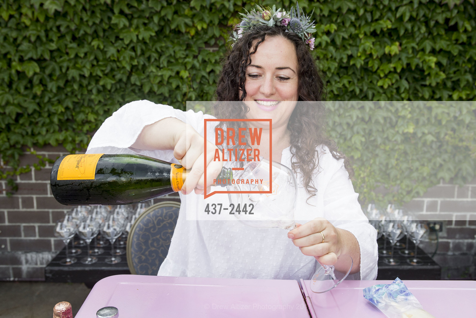 Juliet Taylor Brown, Bohemian Bubbles – A Summer of Love Garden Party presented by Veuve Clicquot and Fairmont San Francisco 2017, Fairmont Hotel, August 3rd, 2017, Photo #437-2442 Juliet Taylor Brown, Photo #437-2442