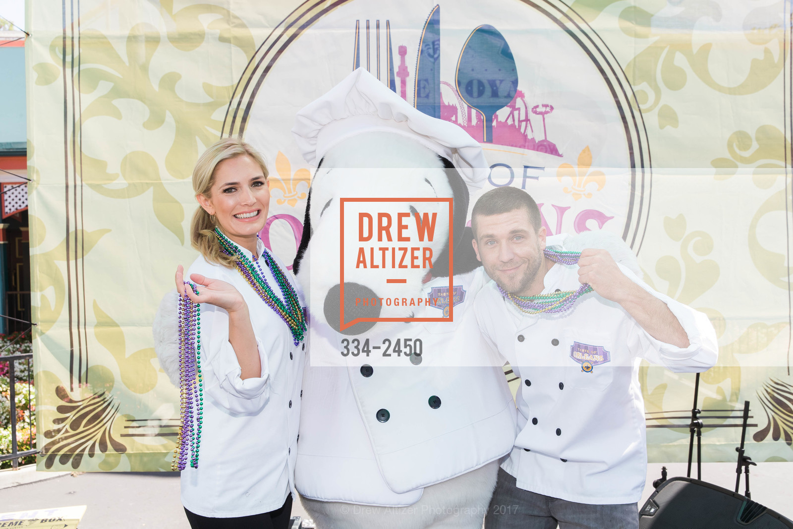 Kelsey Henderson, Adam Glick, Great America: Taste of Orleans Cooking Demonstration with Chefs Adam Glick and Kelsey Henderson, Great America, July 29th, 2017, Photo #334-2450 Kelsey Henderson, Adam Glick, Photo #334-2450