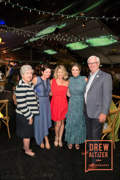 Kathy Briggs, Julie Dunn, Jennifer Fisher, Liz Farrell, Jim Briggs, Photo #682-2591