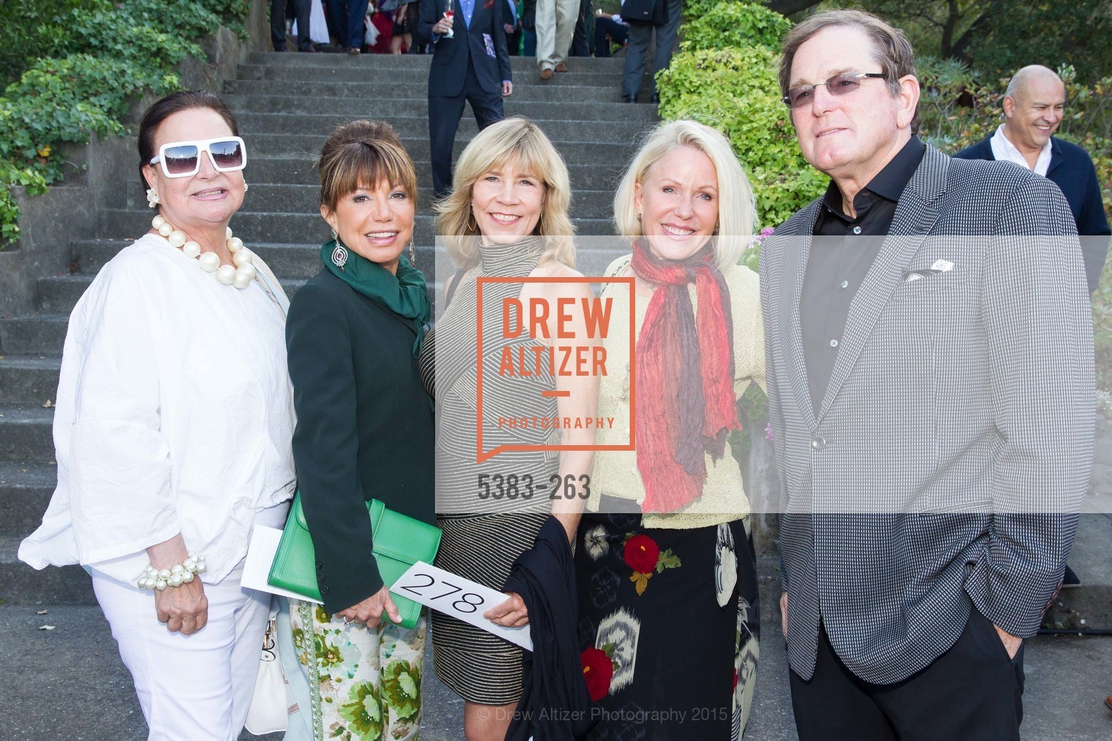 Elizabeth Merrill, Azita Mujica Beavers, CC Raeside, CeCe, June Wolf, Carl Beavers, Gucci & Vogue Dinner, Private. Private, August 22nd, 2015, Photo #5383-263 Elizabeth Merrill, Azita Mujica Beavers, CC Raeside, CeCe, June Wolf, Carl Beavers, Photo #5383-263