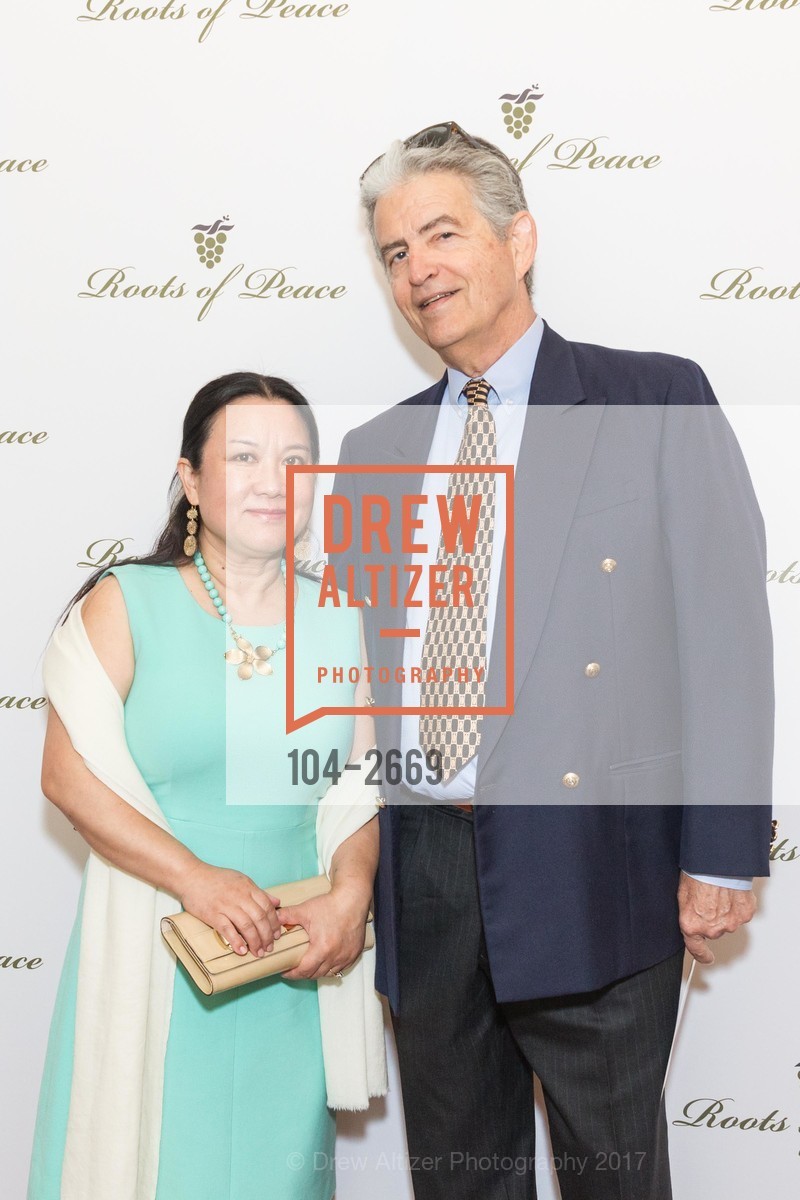 Fan Tan Smith, Craig Smith, Roots of Peace 20th Anniversary: Mines to Vines Gala, War Memorial Opera House, Green Room. 301 Van Ness Avenue, September 28th, 2017, Photo #104-2669 Fan Tan Smith, Craig Smith, Photo #104-2669