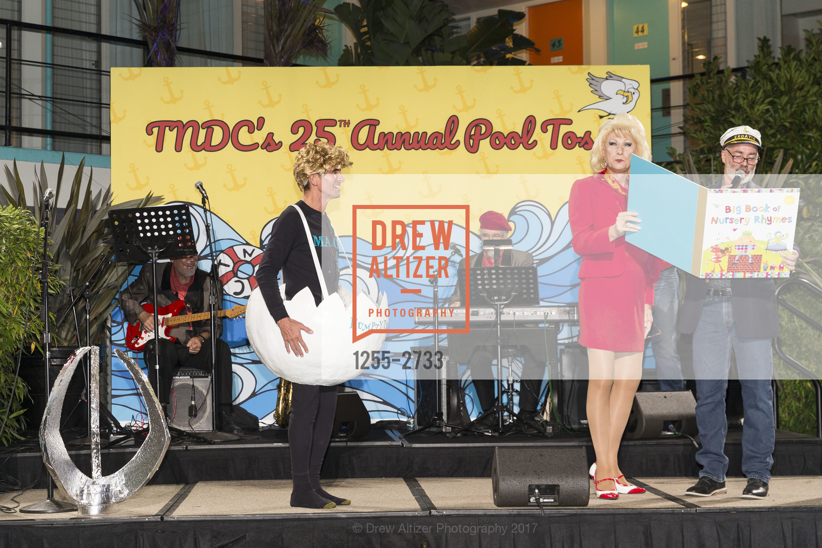 Mark Leno, Donna Sachet, Lenny Broberg, TNDC's Pool Toss 2017, Phoenix Hotel & Chambers Eat + Drink. 601 Eddy Street San Francisco, California 94109, October 11th, 2017, Photo #1255-2733 Mark Leno, Donna Sachet, Lenny Broberg, Photo #1255-2733