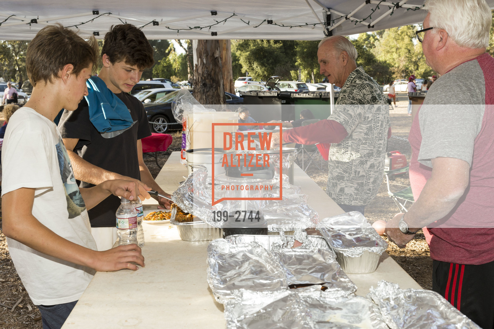 Atmosphere, Stanford Re-Union Luau Tailgate party 2017, Lausen Picnic Area at Stanford. (SE corner of Lasuen Ave. and Campus Drive), October 14th, 2017, Photo #199-2744 Atmosphere, Photo #199-2744