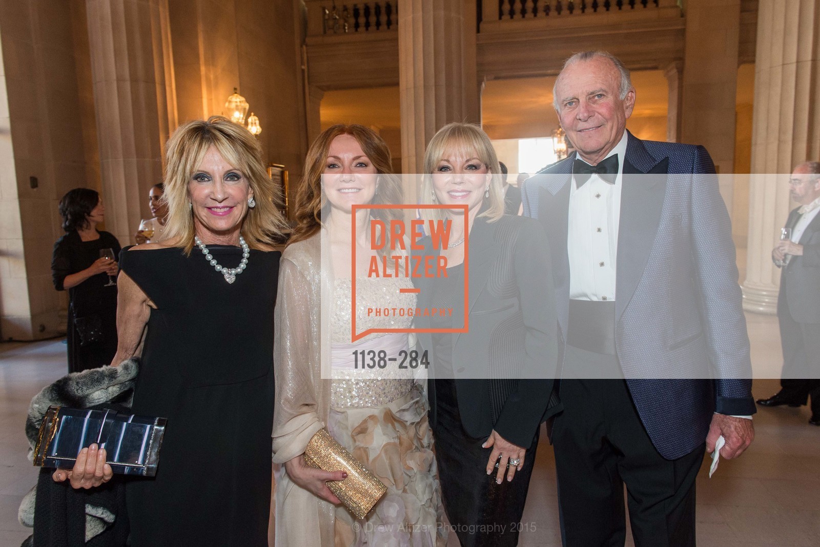 Sandy Mandel, Mary Mitts, Annette Smittcamp, Bob Smittcamp, Gucci & Vogue Dinner, War Memorial Opera House. War Memorial Opera House, . 301 Van Ness Ave, September 11th, 2015, Photo #1138-284 Sandy Mandel, Mary Mitts, Annette Smittcamp, Bob Smittcamp, Photo #1138-284
