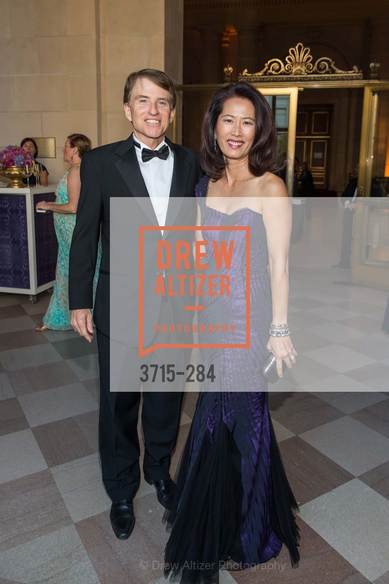 Steve Westly, Anita Westly, Gucci & Vogue Dinner, War Memorial Opera House. War Memorial Opera House, . 301 Van Ness Ave, Photo #3715-284 Steve Westly, Anita Westly, Photo #3715-284