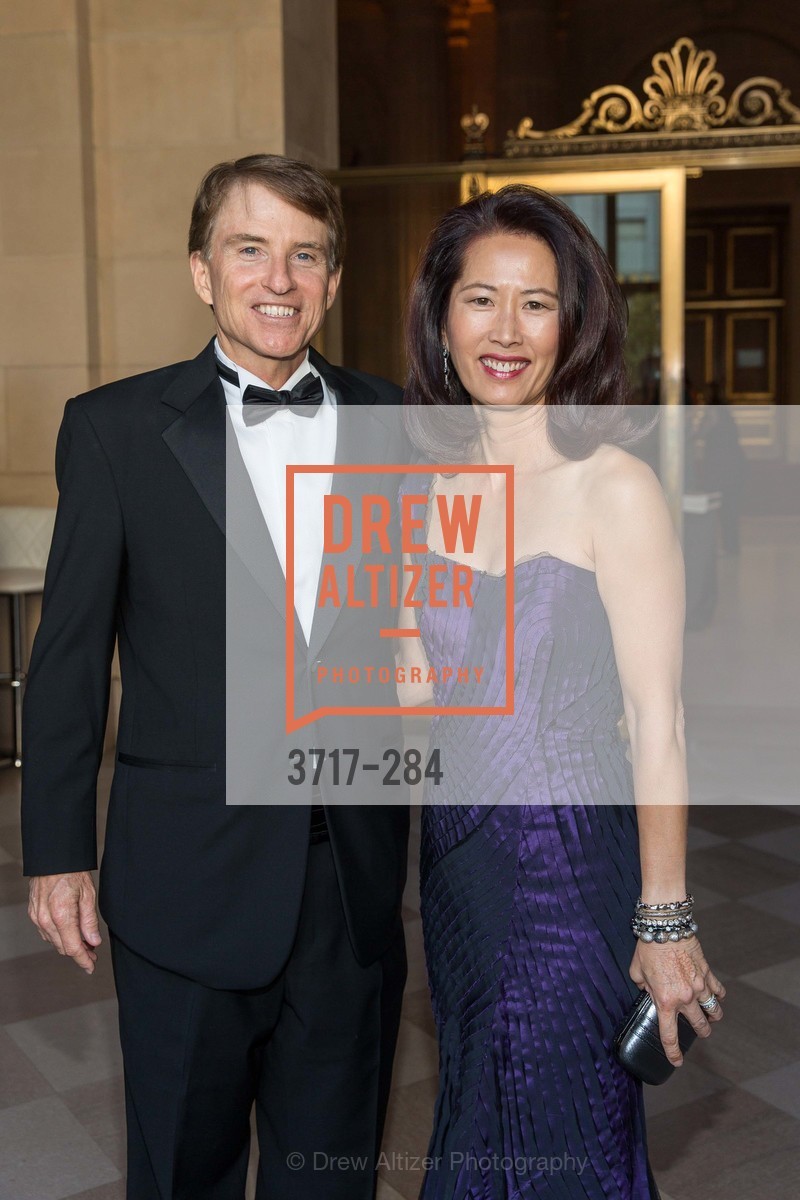 Steve Westly, Anita Westly, Gucci & Vogue Dinner, War Memorial Opera House. War Memorial Opera House, . 301 Van Ness Ave, Photo #3717-284 Steve Westly, Anita Westly, Photo #3717-284