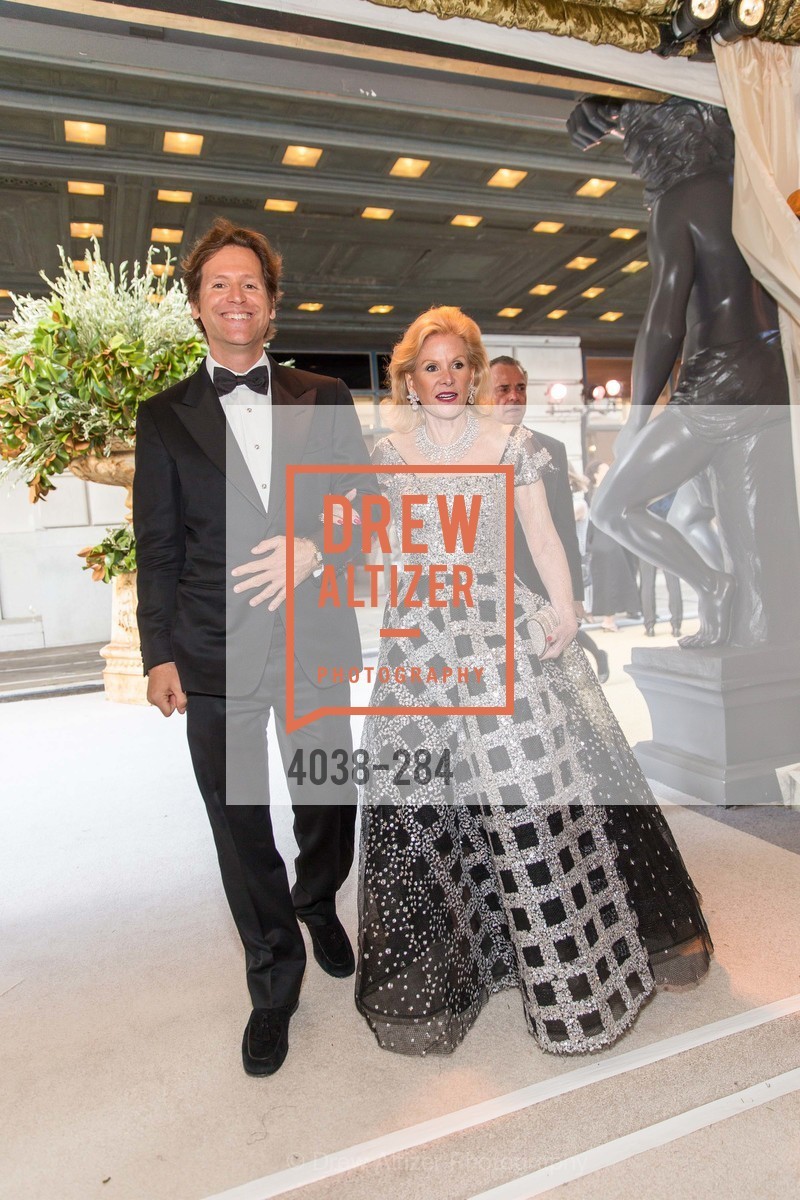 Trevor Traina, Dede Wilsey, Gucci & Vogue Dinner, War Memorial Opera House. War Memorial Opera House, . 301 Van Ness Ave, Photo #4038-284 Trevor Traina, Dede Wilsey, Photo #4038-284