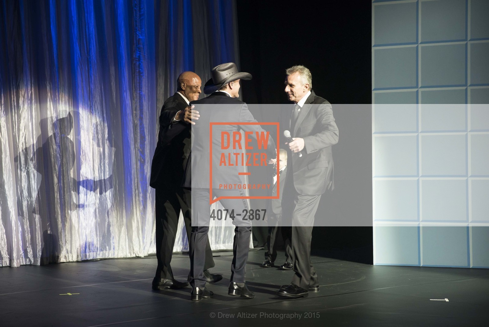 Ronnie Lott, Rhett Krawitt, Joe Montana, UCSF MEDICAL CENTER Champions Gala, US, January 11th, 2015, Photo #4074-2867 Ronnie Lott, Rhett Krawitt, Joe Montana, Photo #4074-2867