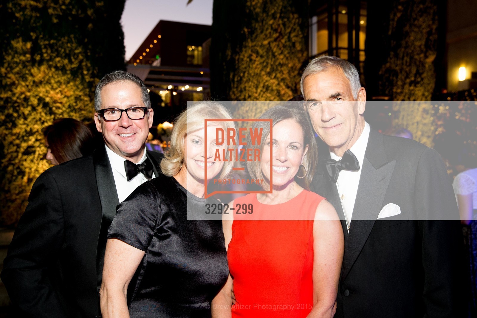 John Crouch, Debbie Crouch, Charlene Cogan, Albert Guibara, Gucci & Vogue Dinner, Stanford University. Stanford University, September 19th, 2015, Photo #3292-299 John Crouch, Debbie Crouch, Charlene Cogan, Albert Guibara, Photo #3292-299