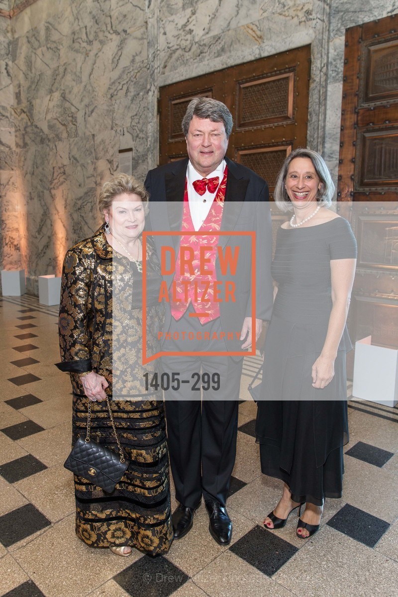 Cynthia Gunn, John Gunn, Connie Wolf, Gucci & Vogue Dinner, Stanford University. Stanford University, September 19th, 2015, Photo #1405-299 Cynthia Gunn, John Gunn, Connie Wolf, Photo #1405-299