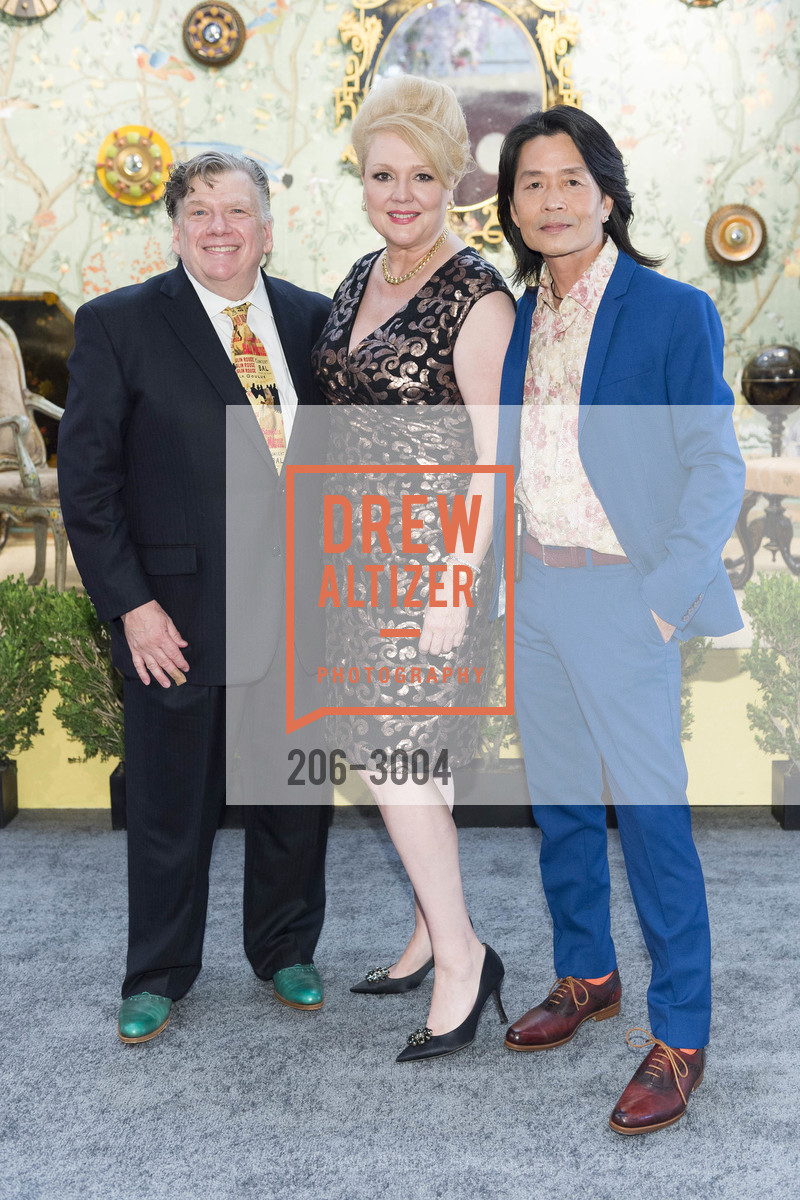 George Daugherty, Amy Minter, David Wong, The San Francisco Fall Art & Antiques Show Opening Night Preview Gala, Fort Mason Center, Festival Pavilion. 2 Marina Blvd, San Francisco, CA 94123, October 25th, 2017, Photo #206-3004 George Daugherty, Amy Minter, David Wong, Photo #206-3004