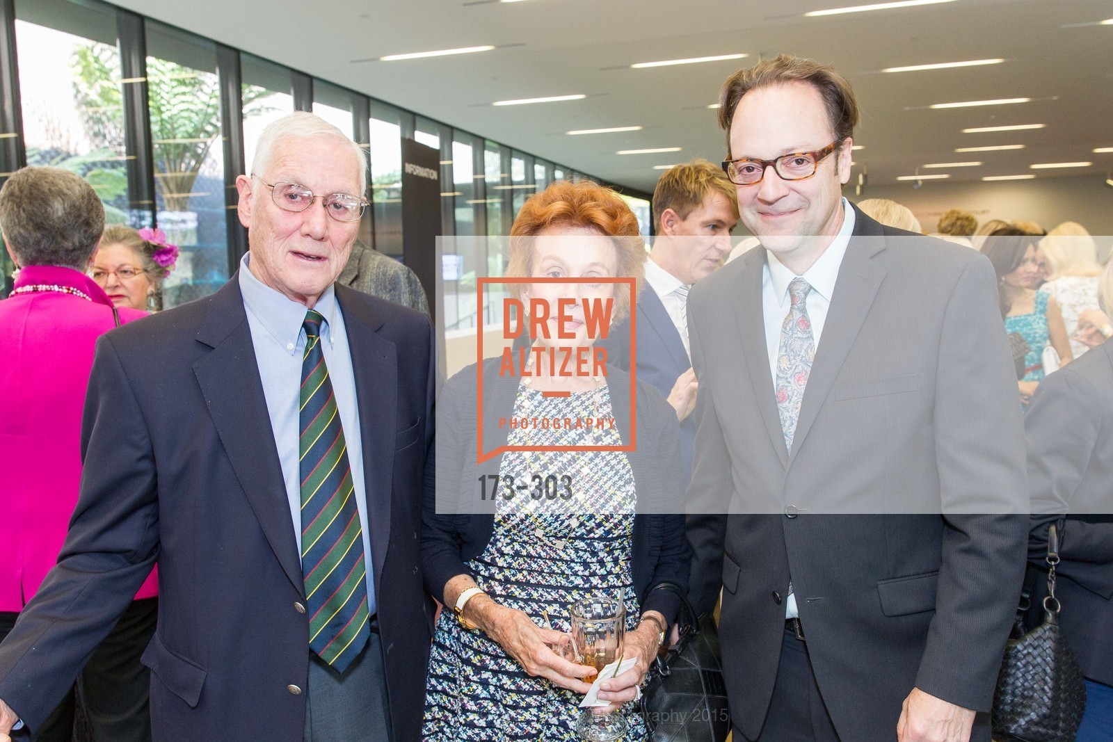Maury Gregg, Phoebe Cowles, Timothy Anglin Burgard, Gucci & Vogue Dinner, de Young Museum. de Young Museum, . 3010 24th St, September 21st, 2015, Photo #173-303 Maury Gregg, Phoebe Cowles, Timothy Anglin Burgard, Photo #173-303