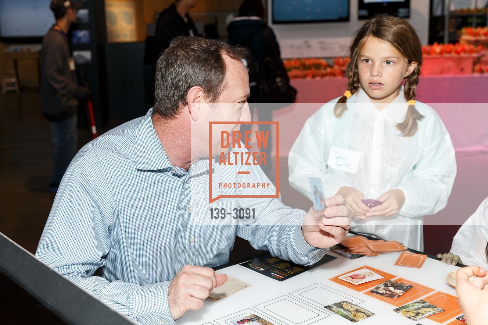 Michael Grosse, Sophie Conte, SF Exploratorium's Wonder Funday 2017, Exploratorium, Pier 15 The Embarcadero, November 12th, 2017, Photo #139-3091 Michael Grosse, Sophie Conte, Photo #139-3091