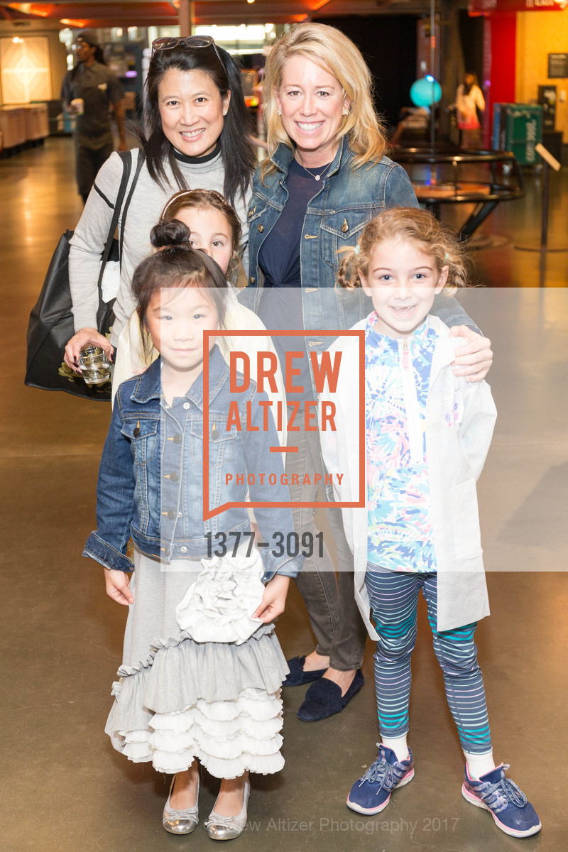 Celeste Chung, Ezre Norton, Sophie Desuta, Elizabeth Johnson, Dylan James, SF Exploratorium's Wonder Funday 2017, Exploratorium, Pier 15 The Embarcadero, November 12th, 2017, Photo #1377-3091 Celeste Chung, Ezre Norton, Sophie Desuta, Elizabeth Johnson, Dylan James, Photo #1377-3091