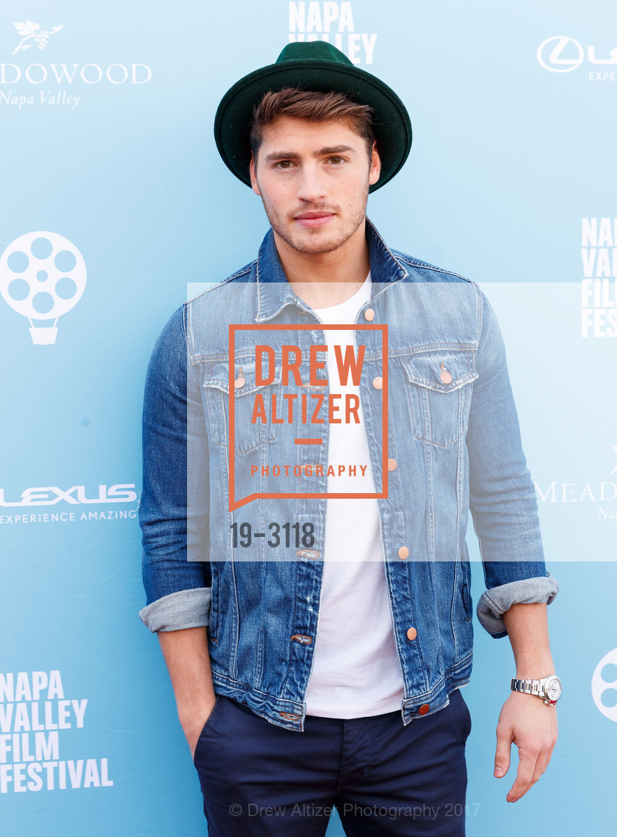 Gregg Sulkin, Photo #19-3118