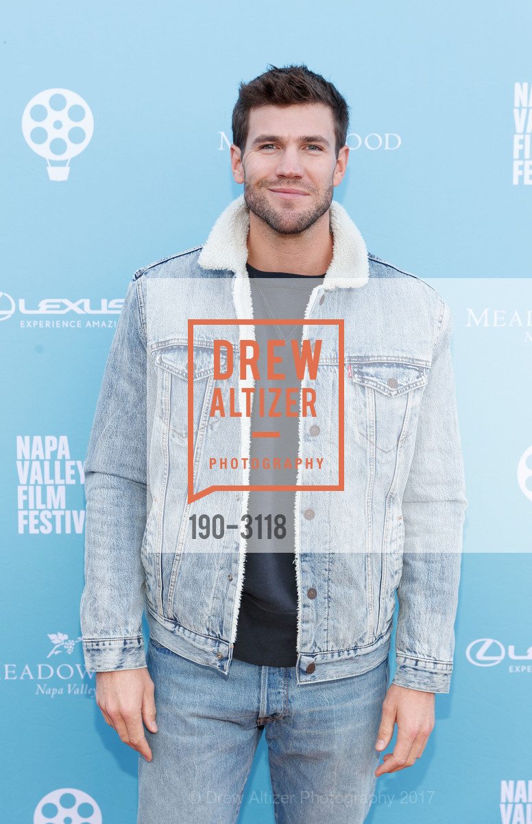 Austin Stowell, Photo #190-3118