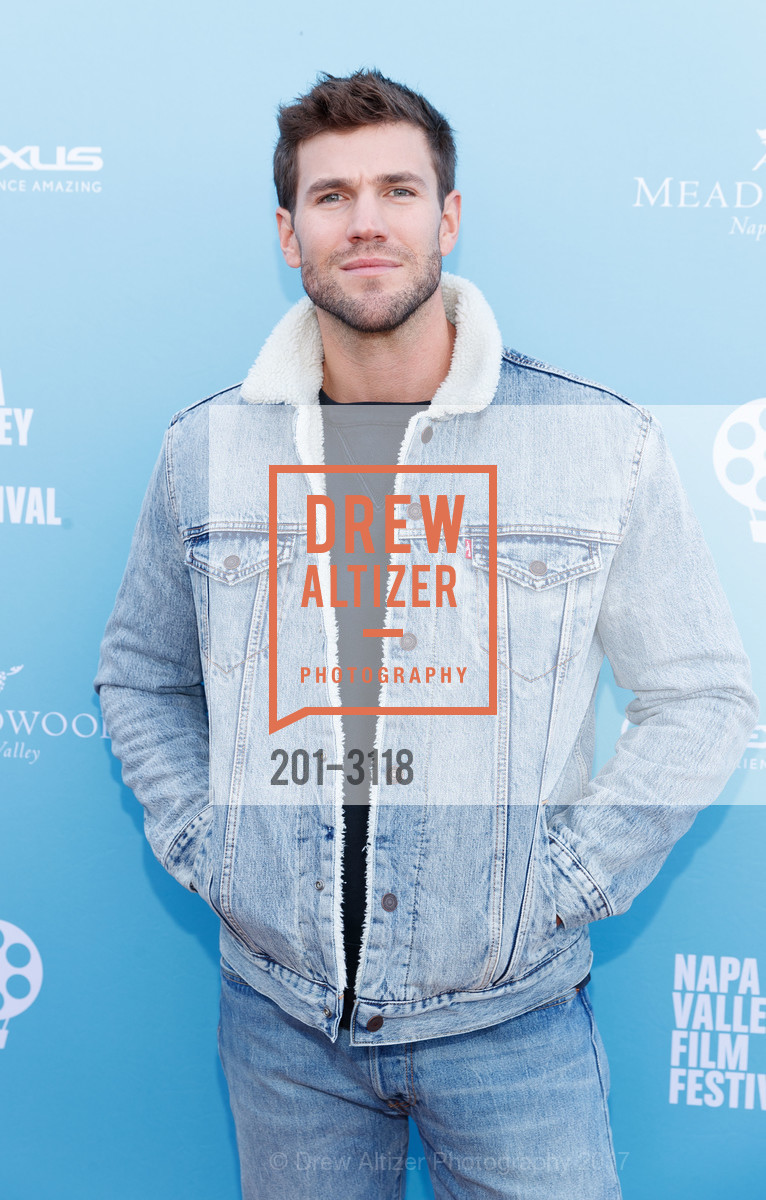 Austin Stowell, Photo #201-3118