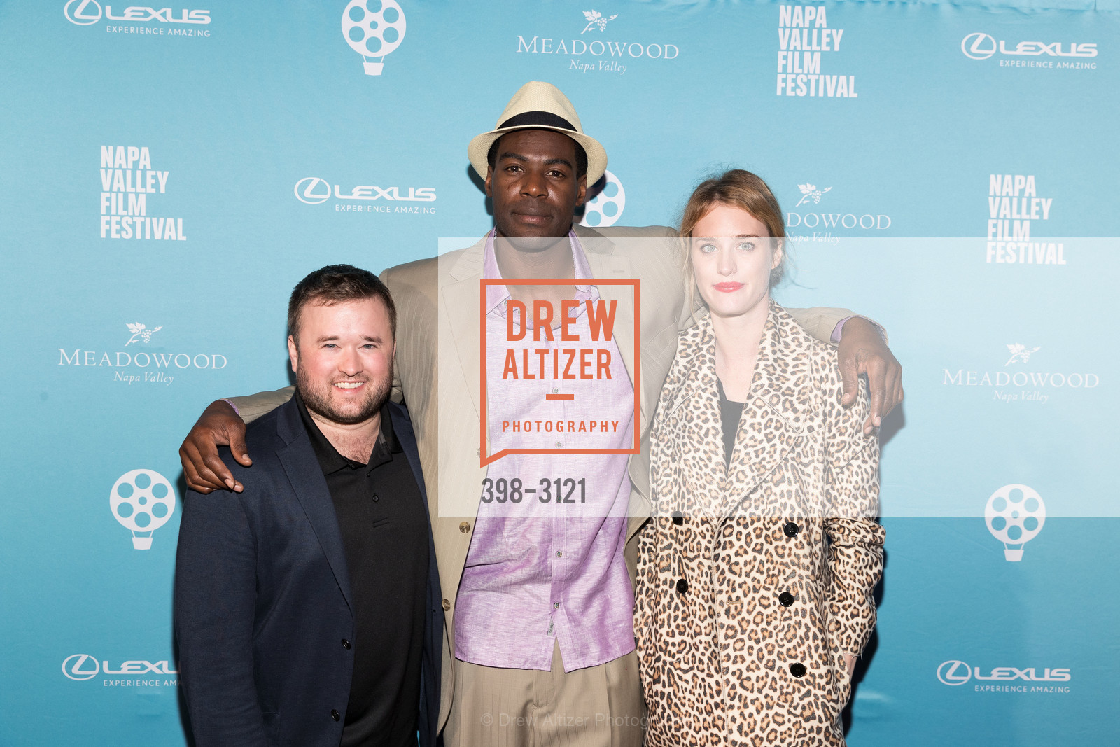 Haley Joel Osment, Sheldon Bailey, Mackenzie Davis, Photo #398-3121
