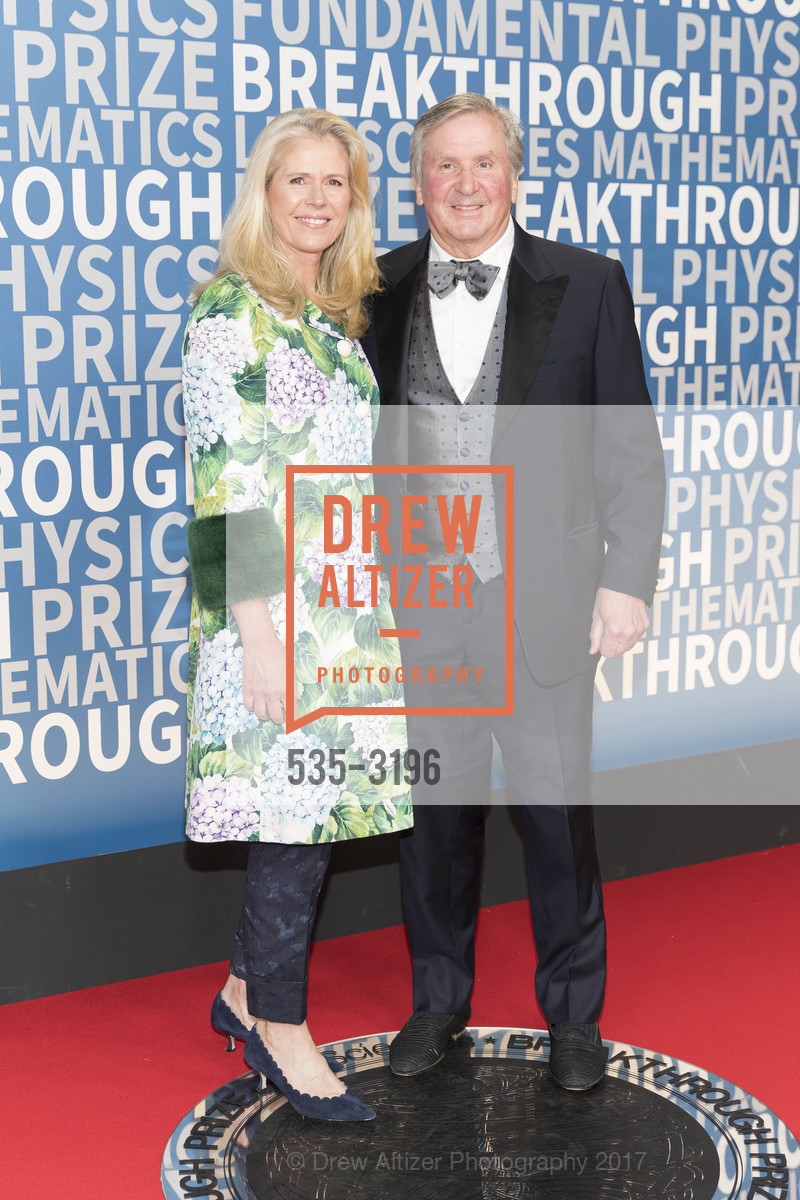 Shawn Byers, Brook Byers, 6th Annual BREAKTHROUGH PRIZE Red Carpet Arrivals, Moffett Federal Airfield, Hangar One, December 3rd, 2017, Photo #535-3196 Shawn Byers, Brook Byers, Photo #535-3196