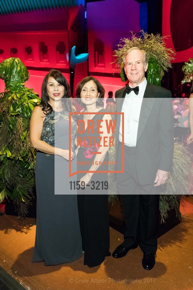 Sharon Seto, Thao Dodson, Jerome Dodson, Dinner on the Opera House Stage 2017, War Memorial Opera House, December 4th, 2017, Photo #1159-3219 Sharon Seto, Thao Dodson, Jerome Dodson, Photo #1159-3219