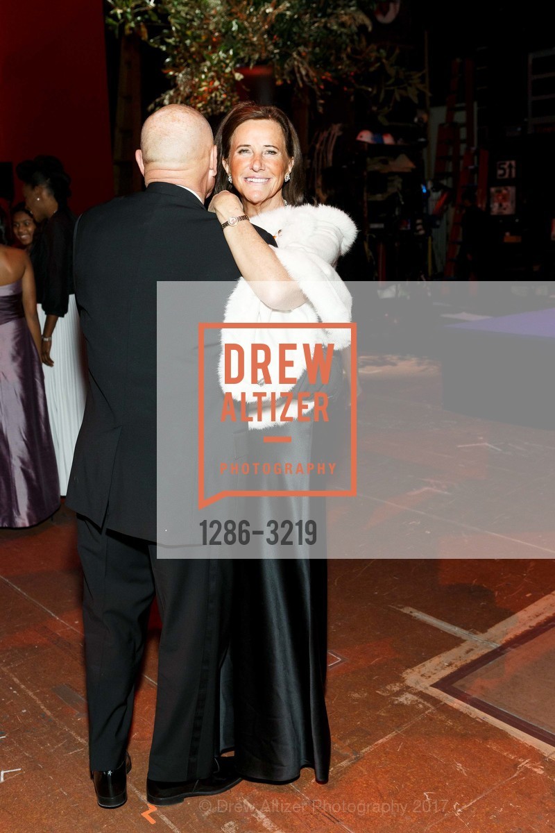 Elizabeth Pate-Cornell, Dinner on the Opera House Stage 2017, War Memorial Opera House, December 4th, 2017, Photo #1286-3219 Elizabeth Pate-Cornell, Photo #1286-3219