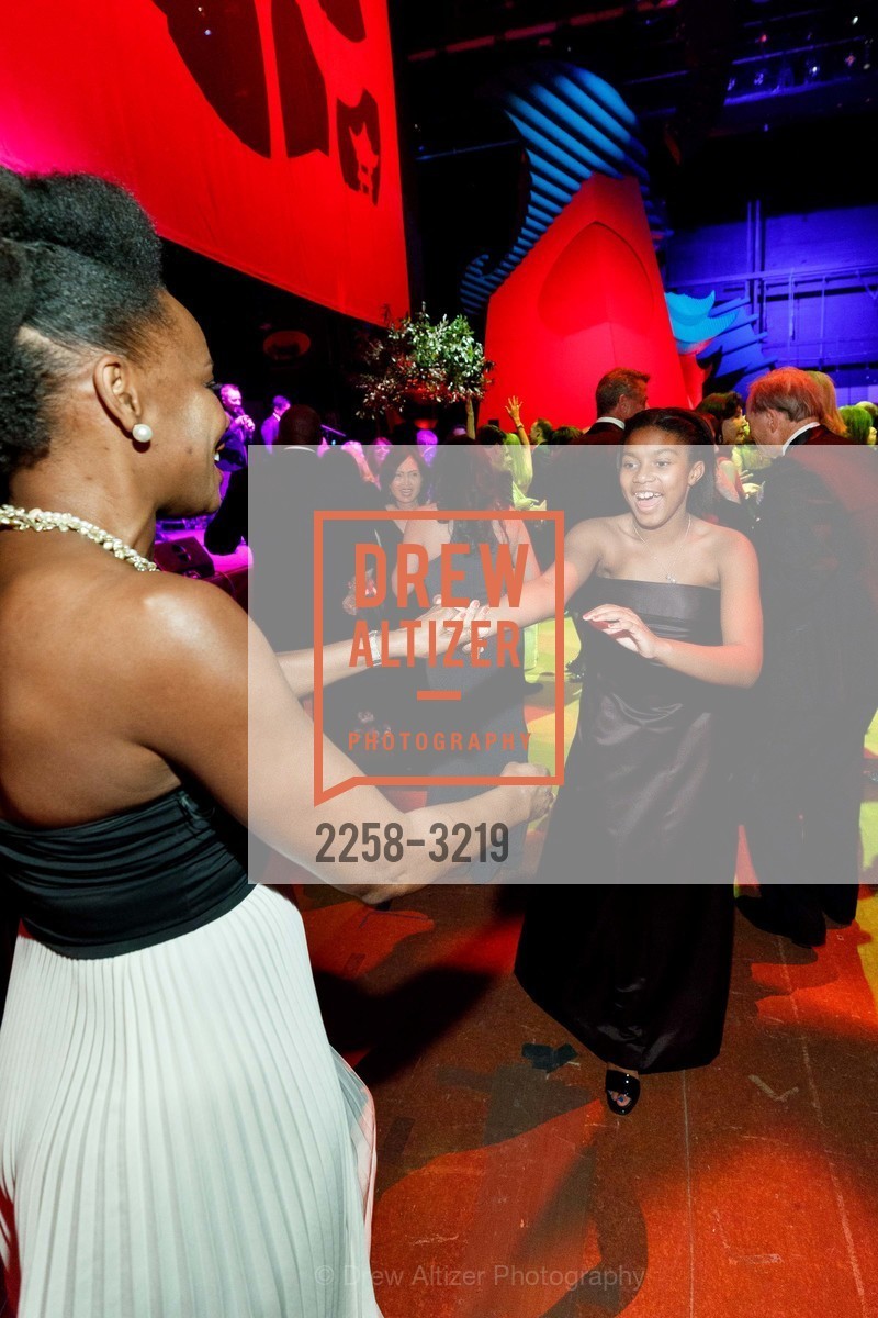 Caitlin Lane, Mellody Hayes, Dinner on the Opera House Stage 2017, War Memorial Opera House, Photo #2258-3219 Caitlin Lane, Mellody Hayes, Photo #2258-3219