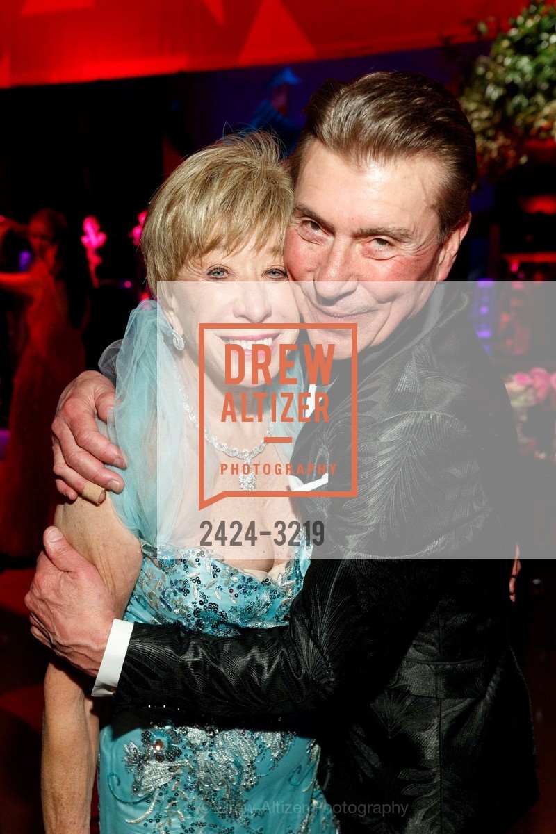 Maria Pitcairn, Robert Beadle, Dinner on the Opera House Stage 2017, War Memorial Opera House, Photo #2424-3219 Maria Pitcairn, Robert Beadle, Photo #2424-3219