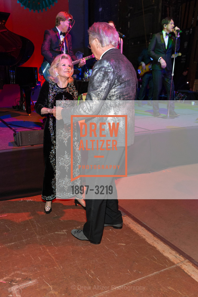 Dede Wilsey, Dinner on the Opera House Stage 2017, War Memorial Opera House, Photo #1897-3219 Dede Wilsey, Photo #1897-3219