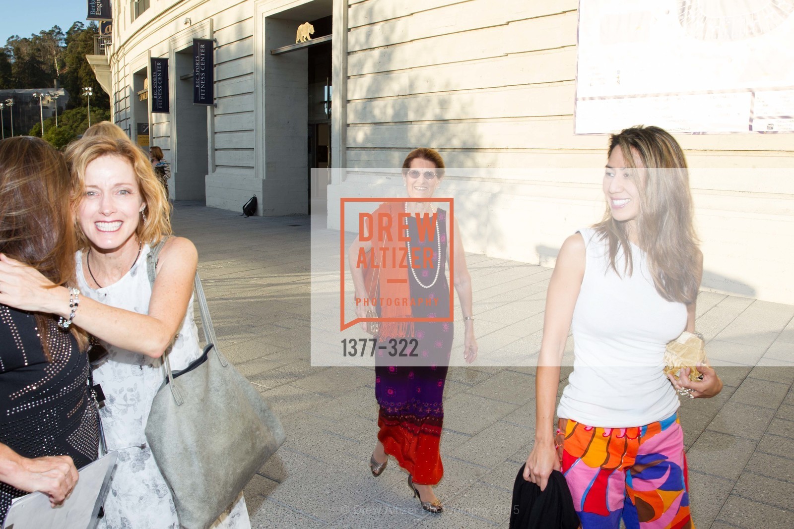 Judith Bloom, Hilary Fox, Katherine Beach, Gucci & Vogue Dinner, UC Berkeley's Greek Theatre. UC Berkeley's Greek Theatre, . 2001 Gayley Rd, September 25th, 2015, Photo #1377-322 Judith Bloom, Hilary Fox, Katherine Beach, Photo #1377-322