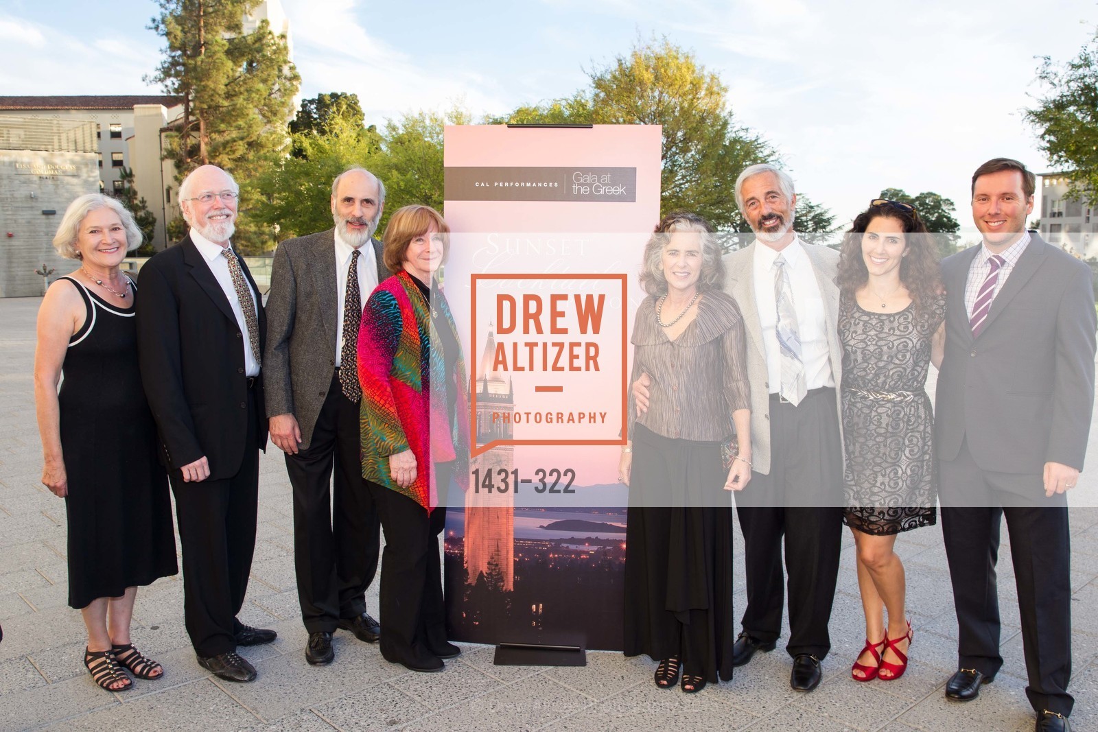 Robin Slovac, Michael Link, Jeff Lawrence, Vicky Link, Charles Linker, Elaine Linker, Sarah Sobel, Jason Sobel, Gucci & Vogue Dinner, UC Berkeley's Greek Theatre. UC Berkeley's Greek Theatre, . 2001 Gayley Rd, September 25th, 2015, Photo #1431-322 Robin Slovac, Michael Link, Jeff Lawrence, Vicky Link, Charles Linker, Elaine Linker, Sarah Sobel, Jason Sobel, Photo #1431-322