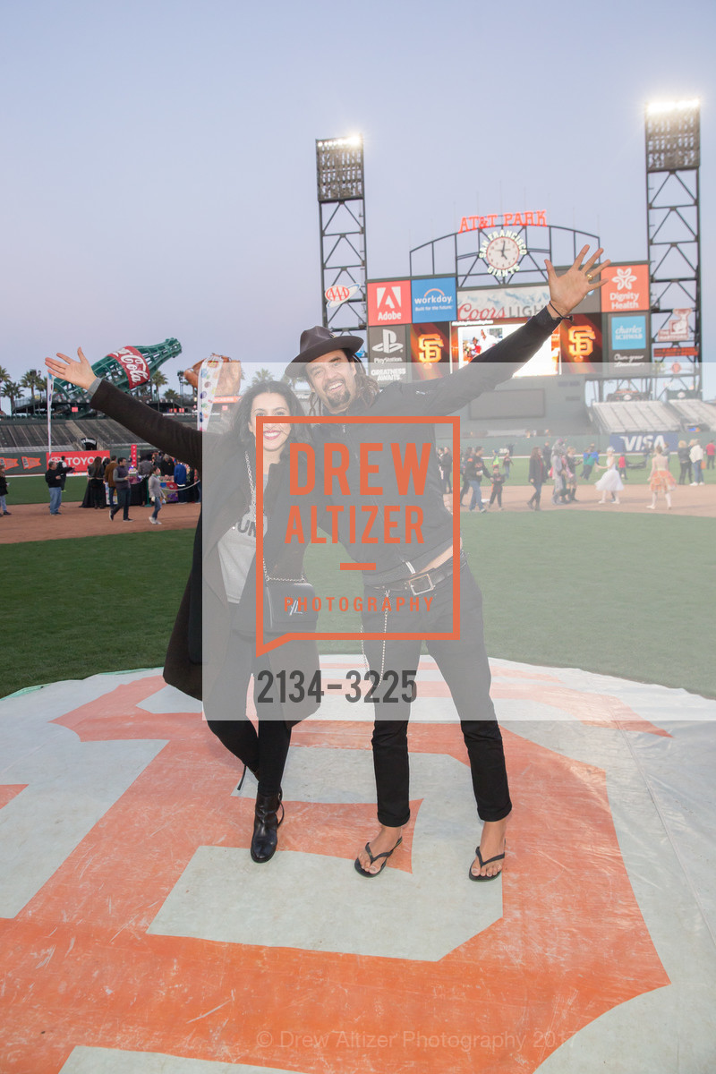 Sara Agah Franti, Michael Franti, Holiday Heroes 2017, AT&T Park. 24 Willie Mays Plaza, San Francisco, CA, December 5th, 2017, Photo #2134-3225 Sara Agah Franti, Michael Franti, Photo #2134-3225
