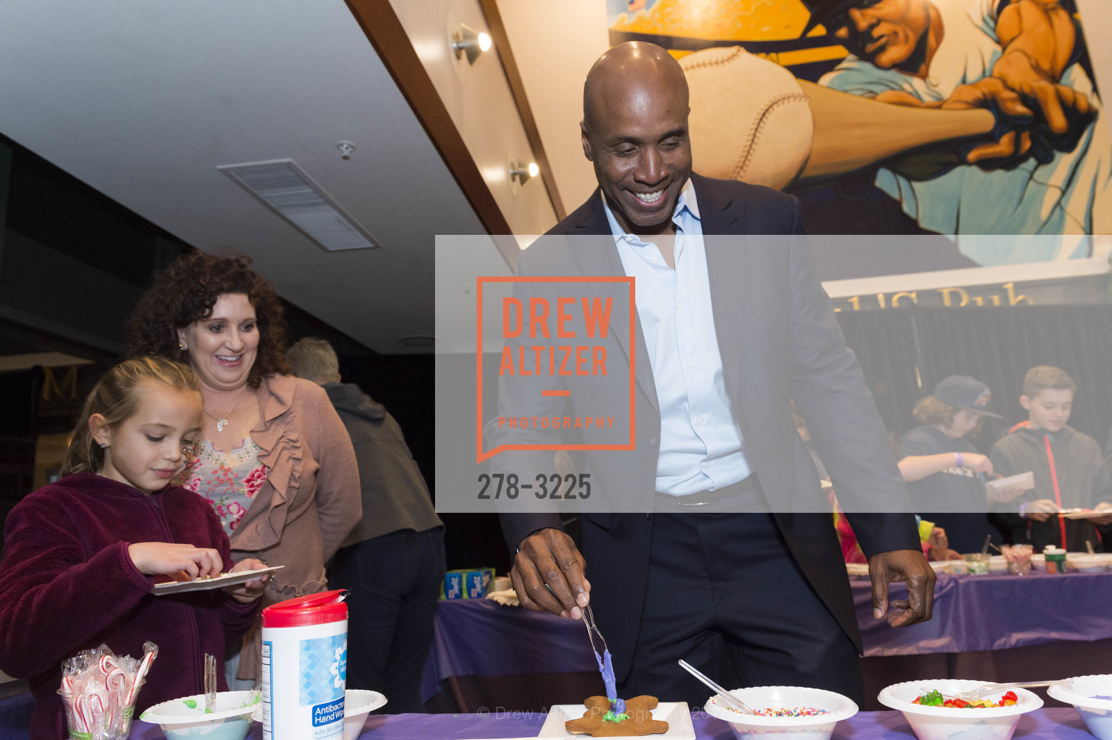Barry Bonds, Holiday Heroes 2017, AT&T Park. 24 Willie Mays Plaza, San Francisco, CA, December 5th, 2017, Photo #278-3225 Barry Bonds, Photo #278-3225