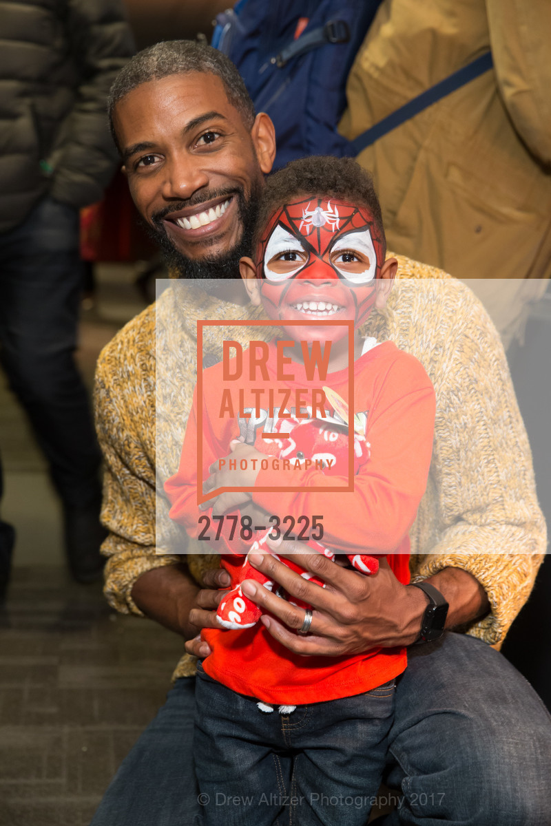 Kyrah Ayres, Cayden Ayres, Holiday Heroes 2017, AT&T Park. 24 Willie Mays Plaza, San Francisco, CA, December 5th, 2017, Photo #2778-3225 Kyrah Ayres, Cayden Ayres, Photo #2778-3225