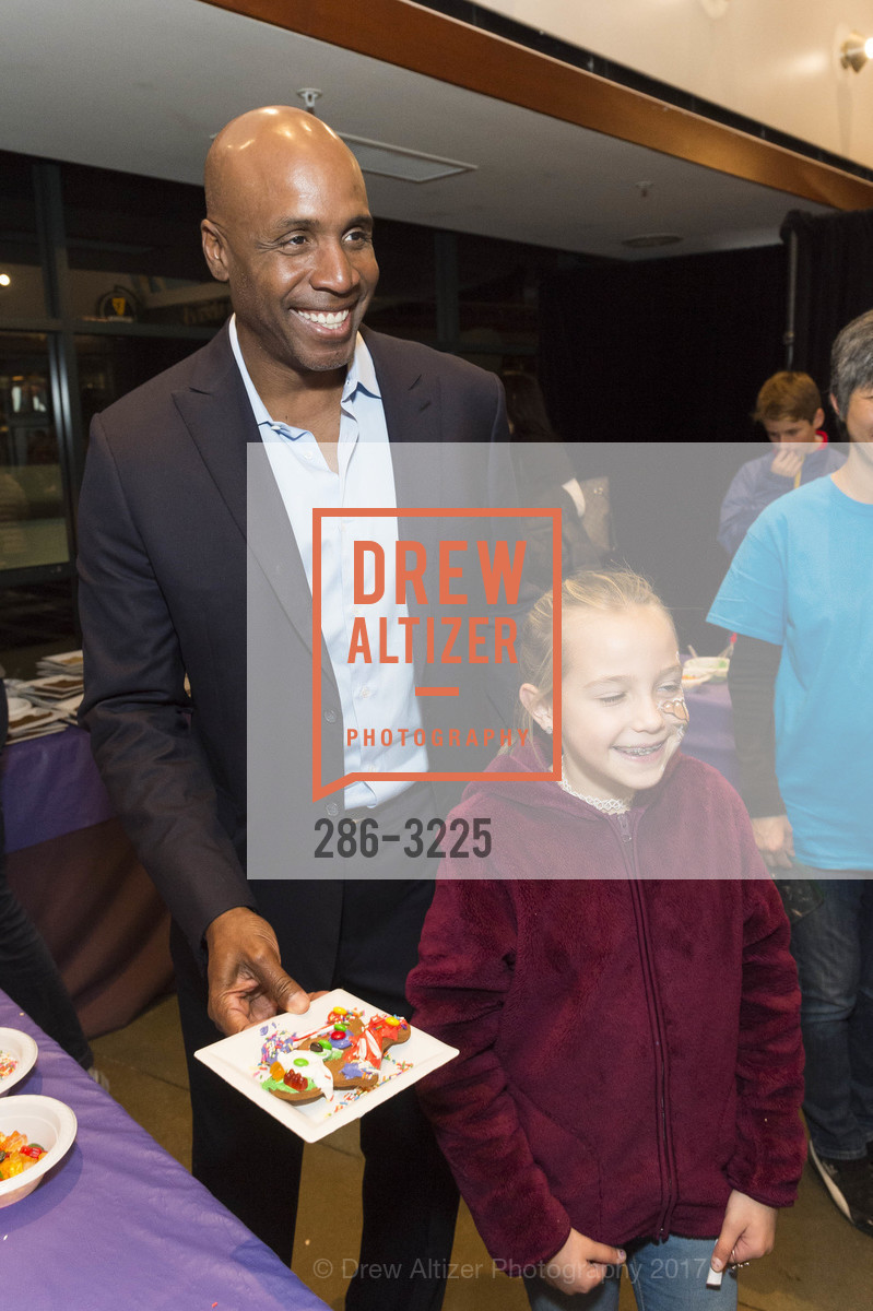 Barry Bonds, Holiday Heroes 2017, AT&T Park. 24 Willie Mays Plaza, San Francisco, CA, December 5th, 2017, Photo #286-3225 Barry Bonds, Photo #286-3225