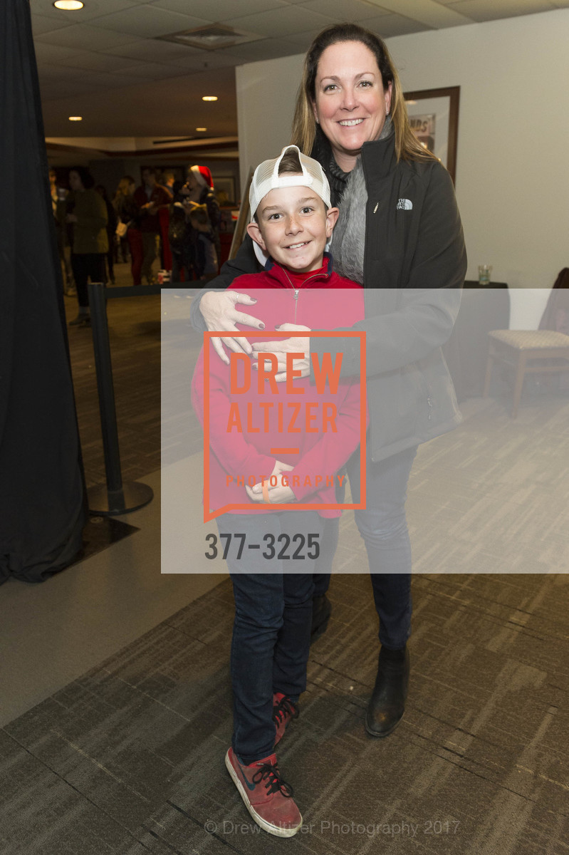 Thomas Gooch, Sterrin Bird, Holiday Heroes 2017, AT&T Park. 24 Willie Mays Plaza, San Francisco, CA, December 5th, 2017, Photo #377-3225 Thomas Gooch, Sterrin Bird, Photo #377-3225