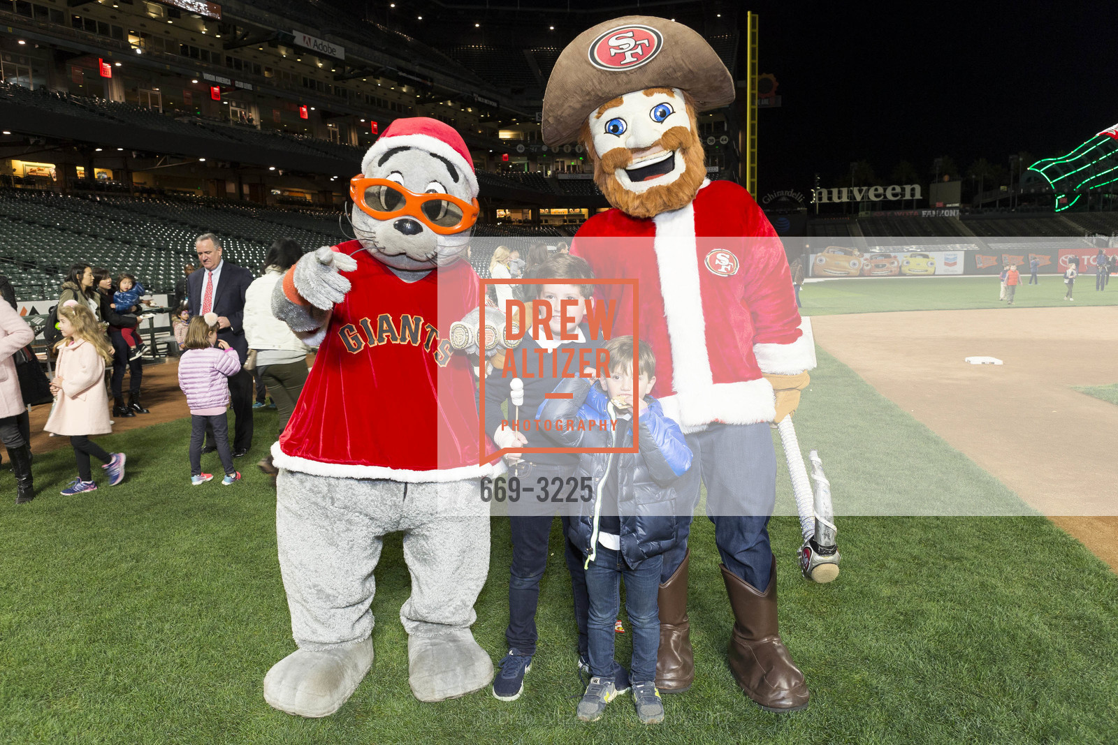 Holiday Heroes 2017, AT&T Park. 24 Willie Mays Plaza, San Francisco, CA, December 5th, 2017, Photo #669-3225 Photo #669-3225