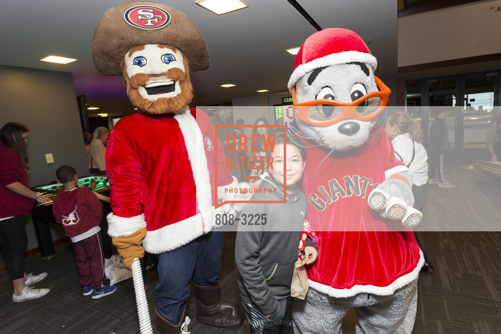 Holiday Heroes 2017, AT&T Park. 24 Willie Mays Plaza, San Francisco, CA, December 5th, 2017, Photo #808-3225 Photo #808-3225