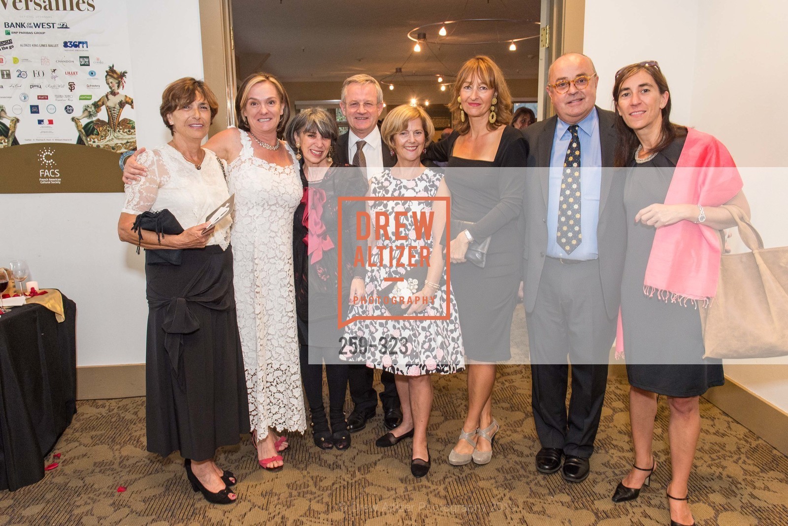 Rosslyn De Muizon, Sophie Suberville, Jean-Francois Drageon, Geraldine Gallet, Francine Lejeune, Emmanuel De Muizon, Evelyn Consorti, Pauline Carmona, Gucci & Vogue Dinner, General's Residence. General's Residence, . 1 Franklin St, September 25th, 2015, Photo #259-323 Rosslyn De Muizon, Sophie Suberville, Jean-Francois Drageon, Geraldine Gallet, Francine Lejeune, Emmanuel De Muizon, Evelyn Consorti, Pauline Carmona, Photo #259-323
