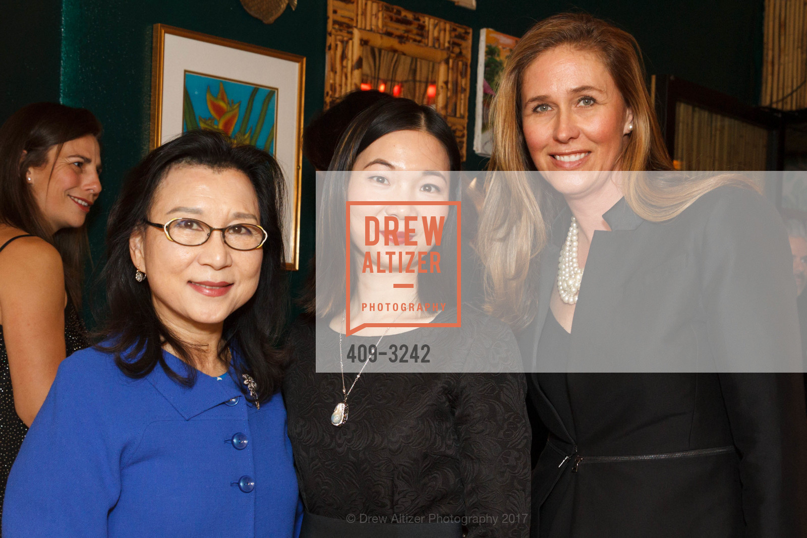 Sylvia Zhang, Lisa McKnew, Saks Fifth Avenue and David Webb Dinner, Leo's Oyster Bar. 568 Sacramento Street, December 7th, 2017, Photo #409-3242 Sylvia Zhang, Lisa McKnew, Photo #409-3242