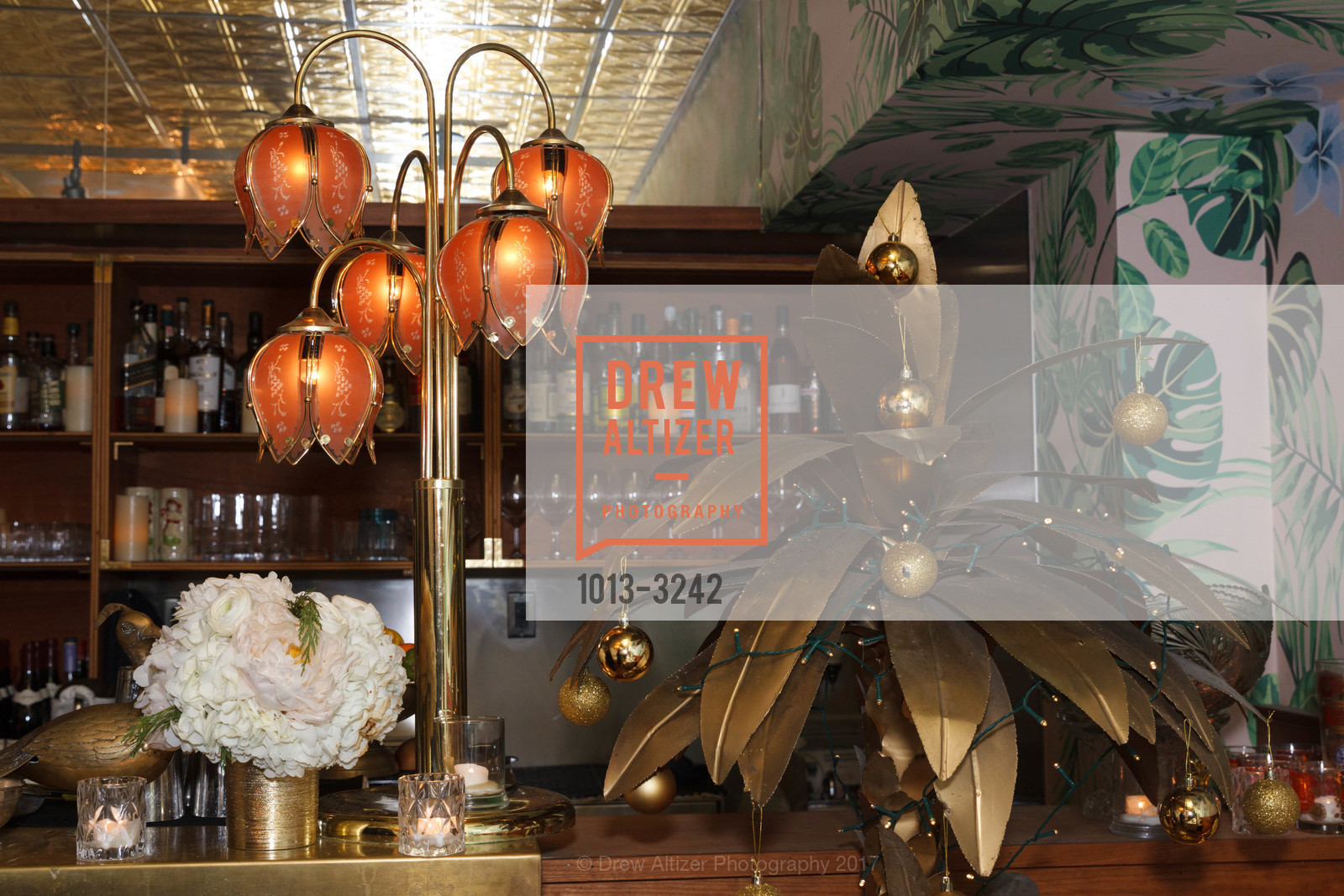 Atmosphere, Saks Fifth Avenue and David Webb Dinner, Leo's Oyster Bar. 568 Sacramento Street, December 7th, 2017, Photo #1013-3242 Atmosphere, Photo #1013-3242