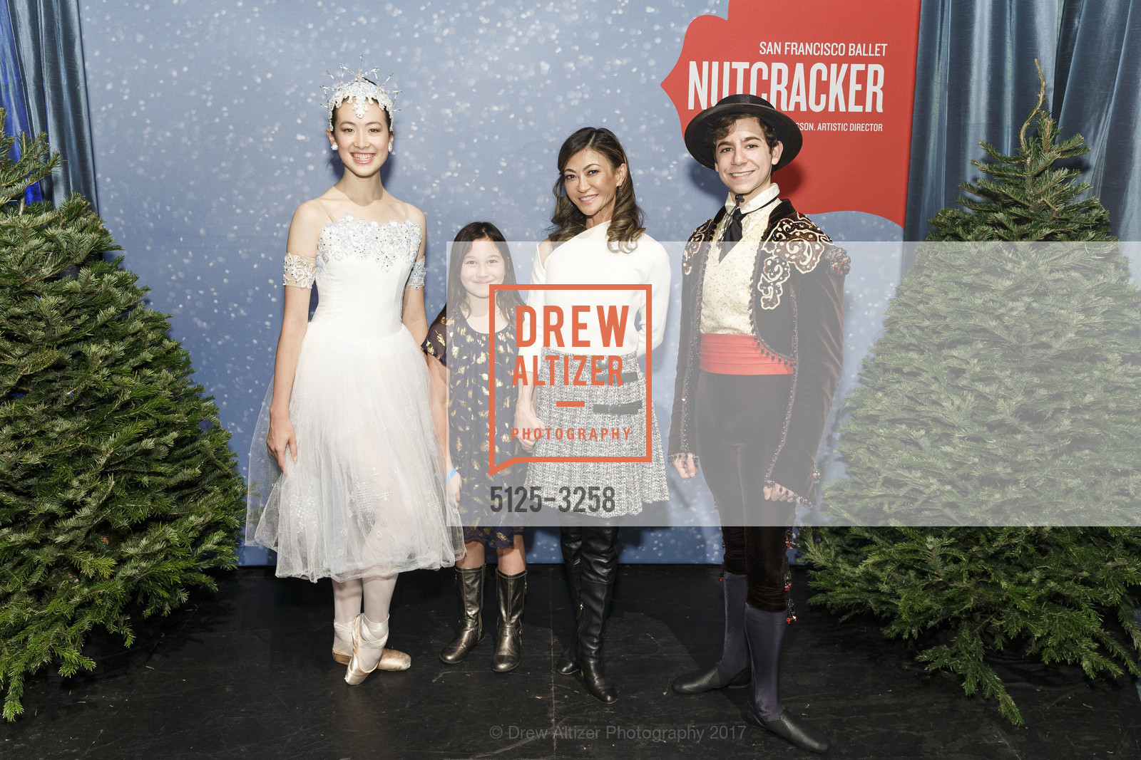 Scott Davenport Gross, Susan Davenport, SF Ballet's Nutcracker Benefit Luncheon 2017: Land of Dreams, Davies Symphony Hall, Zellerbach Rehearsal Hall. 201 Van Ness Ave, December 16th, 2017, Photo #5125-3258 Scott Davenport Gross, Susan Davenport, Photo #5125-3258