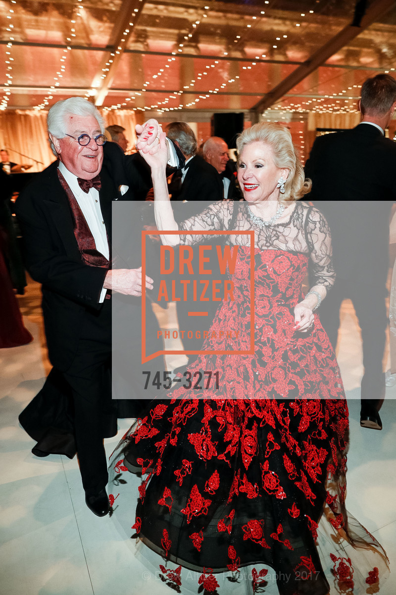 Bob Hill, Dede Wilsey, An Elegant Evening in the Court of Honor, Legion of Honor, December 12th, 2017, Photo #745-3271 Bob Hill, Dede Wilsey, Photo #745-3271